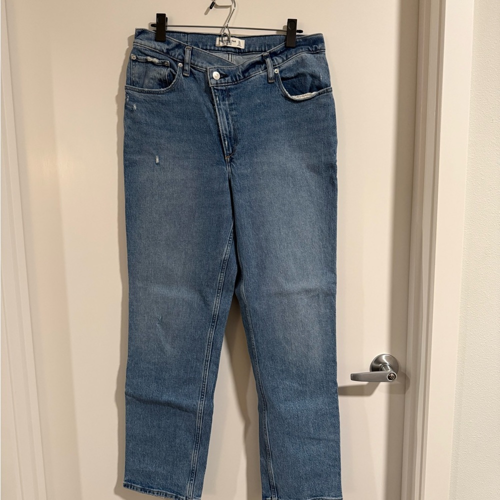 Abercrombie & Fitch Assymetrical Button The ‘90s Ultra High Rise Jeans